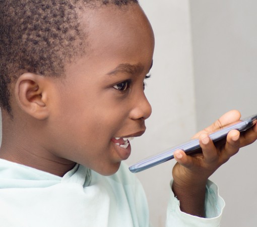 APRAXIA DA FALA E AUTISMO: QUAL A DIFERENÇA?}