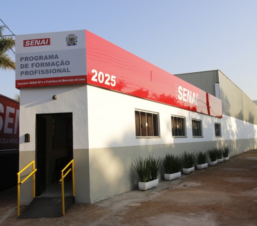 PROGRAMA DE FORMAÇÃO PROFISSIONAL DE LEME - SENAI/LEME OFERECE NOVAS OPORTUNIDADES DE QUALIFICAÇÃO}