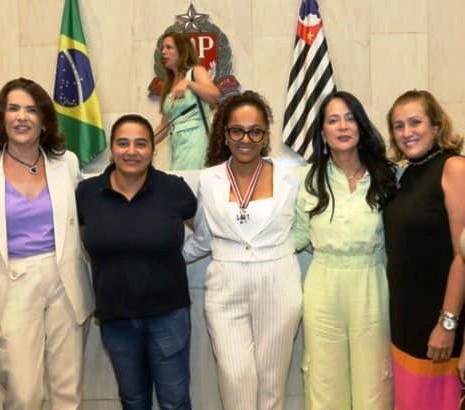 VEREADORA CINTIA GROSSKLAUSS PARTICIPA DA CERIMÔNIA DE ENTREGA DO COLAR DE HONRA AO MÉRITO NA ALESP}