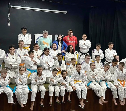 ENTREGA DE FAIXAS DE JUDÔ DA ESCOLA LEMENSE DE JUDÔ}