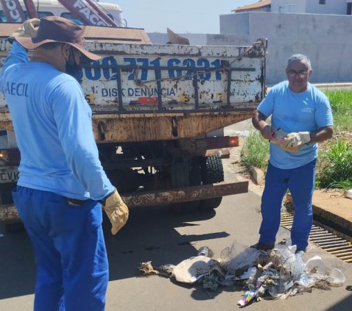 SAECIL REALIZA TRABALHO CONTÍNUO DE LIMPEZA E DESOBSTRUÇÃO DE BOCAS DE LOBO, MAS POPULAÇÃO DEVE EVITAR JOGAR LIXO NAS RUAS PARA NÃO GERAR TRANSTORNOS}