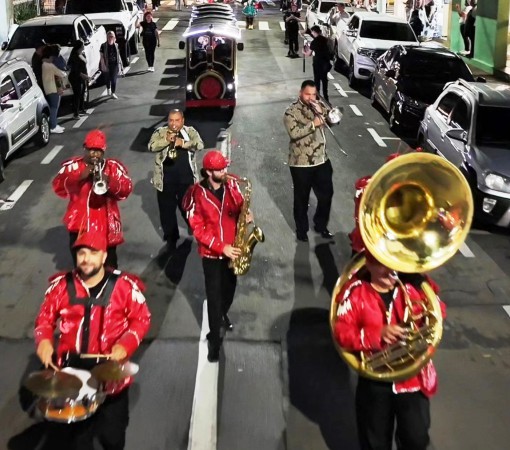 2ª EDIÇÃO DA PARADA DE NATAL DA ACIL ACONTECE HOJE EM LEME}