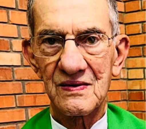 PADRE JOSÉ ÂNGELO MIRANDOLA BRYAN RECEBERÁ O TÍTULO DE MONSENHOR CONCEDIDO PELO SANTO PADRE, O PAPA FRANCISCO}
