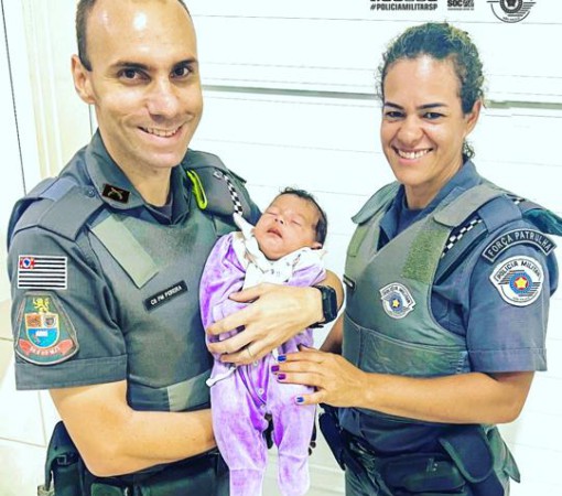 Apoio a ocorrência com bebê engasgado}
