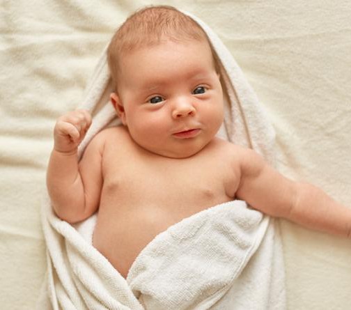 PELE DO BEBÊ: CONFIRA 5 CUIDADOS NECESSÁRIOS NOS PRIMEIROS MESES DE VIDA}