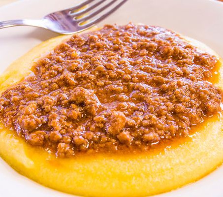 POLENTA CREMOSA AO MOLHO}