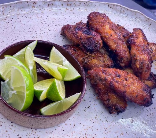 TULIPA DE FRANGO COM GOIABADA E TOMILHO NA AIR FRYER}