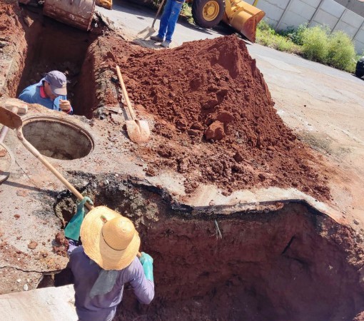 SAECIL REALIZA OBRAS CONTRA ALAGAMENTOS NA RUA ANTÔNIO POLETTI, NO JARDIM ARIANA}