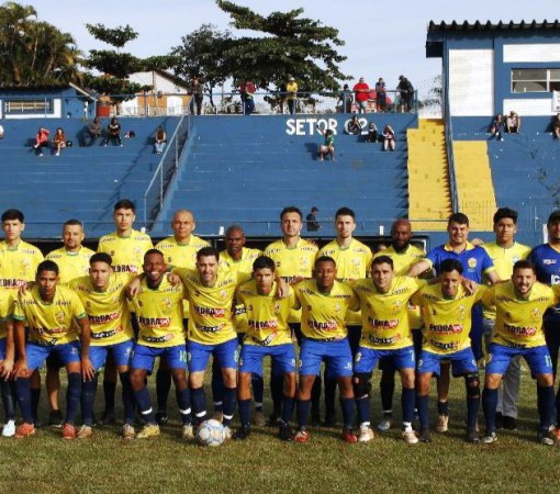 ESPORTIVO CANARINHO É CAMPEÃO INVICTO}