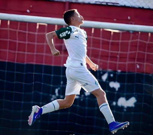 ARTHUR CAMARGO BRILHA COM DOIS GOLS NA ESTREIA DO PALMEIRAS SUB-12}