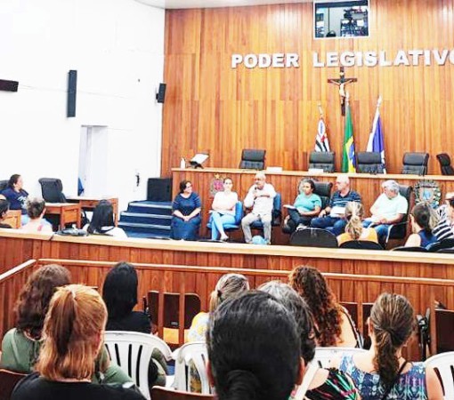O “CASTELO DE LEGO” DESMORONOU: APÓS DENÚNCIAS DE IRREGULARIDADES E PRESSÃO DE PROFESSORES E VEREADORES, CÚPULA DA EDUCAÇÃO MUNICIPAL CAI}