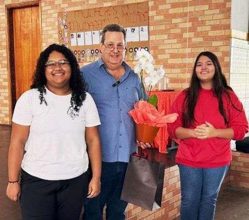 WAGÃO CONVERSA COM ALUNOS SOBRE EMPREENDEDORISMO NA EE “PROF. ARLINDO FÁVARO”}