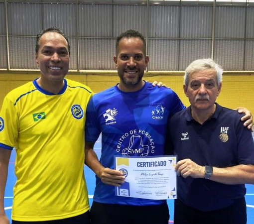 PROFESSOR DE LEME PARTICIPA DE ENCONTRO ESTADUAL DE HANDEBOL EM SANTA BÁRBARA D’OESTE}
