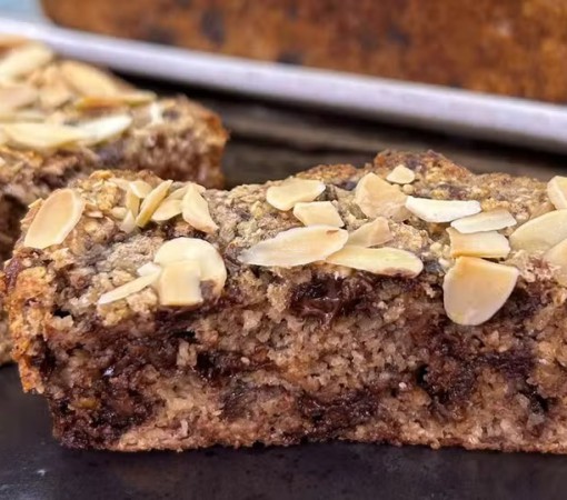 BOLO DE BANANA SEM GLÚTEN E SEM AÇÚCAR}