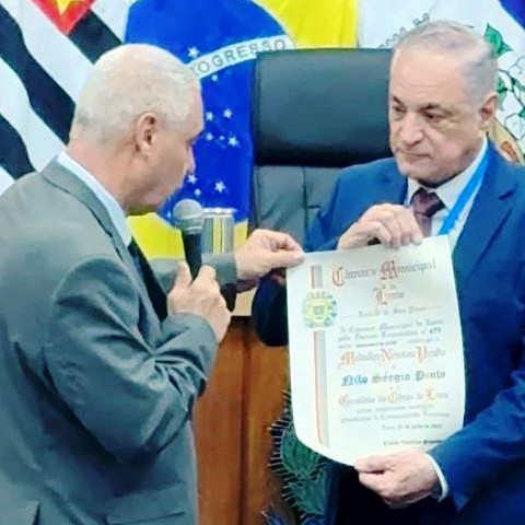 MEDALHA NEWTON PRADO HOMENAGEIA NILO SÉRGIO PINTO, MAS AUSÊNCIA DE VEREADORES ESVAZIA SESSÃO SOLENE NA CÂMARA DE LEME