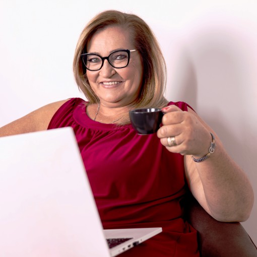 FELIZ ANIVERSÁRIO, SANDRA KAUFFMANN!