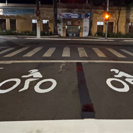 LEME IMPLANTA ÁREA EXCLUSIVA DE ESPERA PARA MOTOCICLISTAS E CICLISTAS NOS CRUZAMENTOS SEMAFORIZADOS DA AVENIDA 29 DE AGOSTO