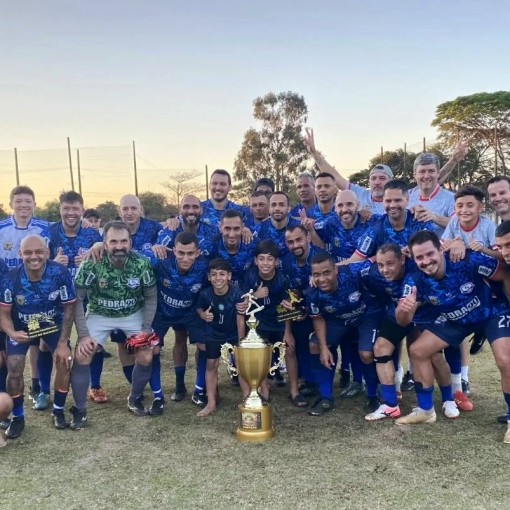 VETERANOS FC CONQUISTA O TÍTULO DA COPA HB MALHARIA 38+