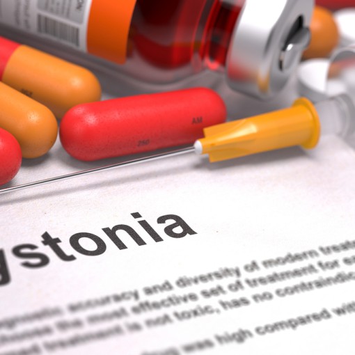 DISTONIA CAUSA ESPASMOS, MAS É DIFERENTE DO TIQUE NERVOSO