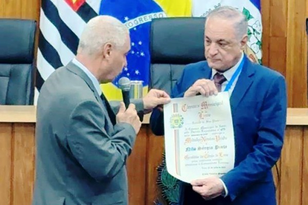 MEDALHA NEWTON PRADO HOMENAGEIA NILO SÉRGIO PINTO, MAS AUSÊNCIA DE VEREADORES ESVAZIA SESSÃO SOLENE NA CÂMARA DE LEME}