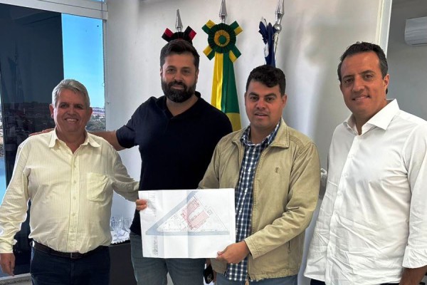 NOVA ESCOLA ESTADUAL EM LEME: FUTURO EM CONSTRUÇÃO}