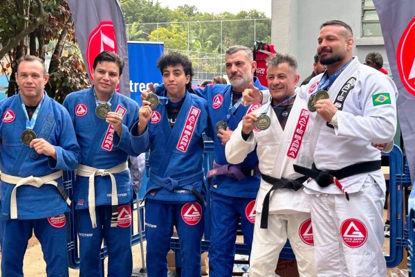 GRACIE BARRA LEME CONQUISTA CINCO TÍTULOS EM COMPETIÇÃO DA COMPNET SÃO PAULO}