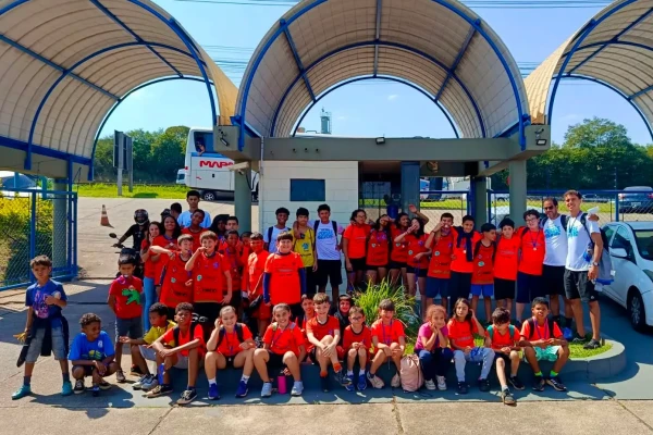 HANDEBOL CRESCER LEME PARTICIPA DE FESTIVAL EM RIO CLARO E TEM QUADRANGULAR PELA FRENTE}