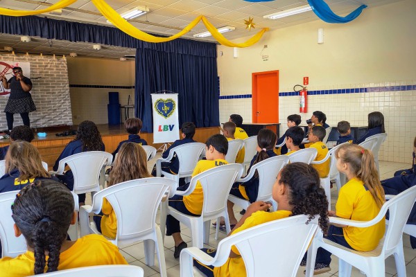 ATIVIDADE TEATRAL FOCA A CONSCIENTIZAÇÃO DE CRIANÇAS E ADOLESCENTES}