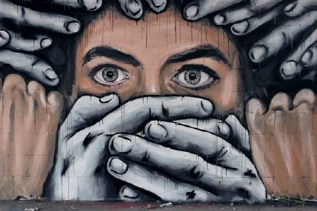 LIBERDADE DE EXPRESSÃO CERCEADA}