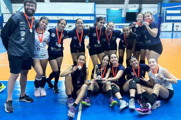 ALSEC LEME CONQUISTA, DE FORMA INVICTA, O TÍTULO DO CAMPEONATO MAPA VÔLEI EM RIO CLARO}