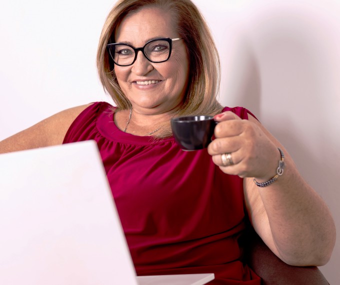 FELIZ ANIVERSÁRIO, SANDRA KAUFFMANN!