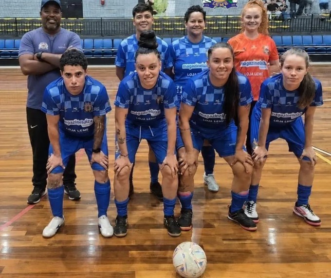 EQUIPE FEMININA DE FUTSAL DE LEME VENCE MAIS UMA E TERMINA PRIMEIRO TURNO NA LIDERANÇA