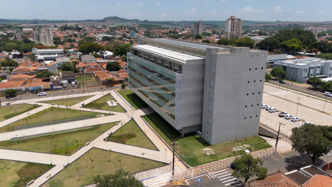 MAIS UMA VEZ RASPANDO O COFRE DA EDUCAÇÃO: EMPRESA QUE SERÁ TERCEIRIZADA VAI GANHAR QUASE O DOBRO DO QUE GANHA UM MONITOR DE EDUCAÇÃO CONCURSADO
