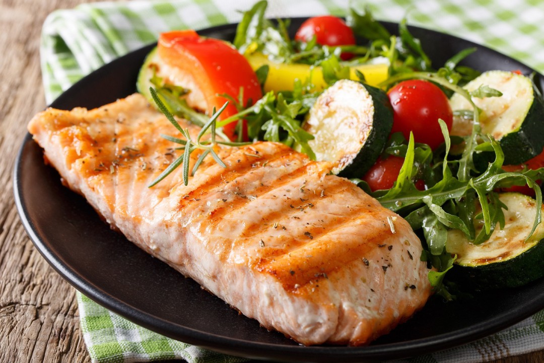 FILÉ DE SALMÃO AO FORNO FACÍLIMO