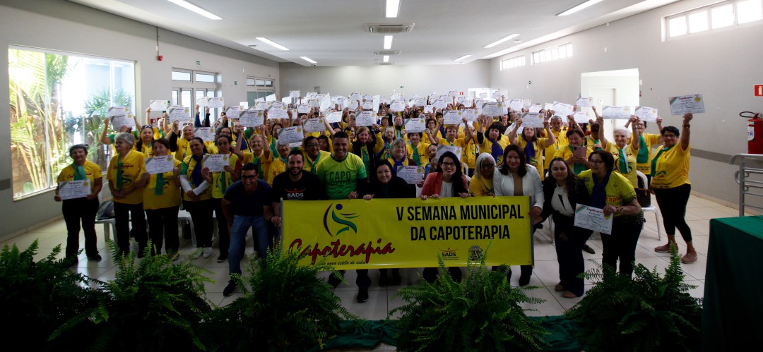 FORMATURA PARA ENTREGA DE LENÇOS NA CAPOTERAPIA