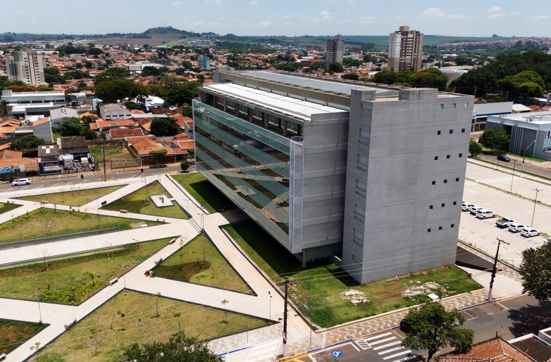 PROJETO DE LEI QUE PROPÕE A CRIAÇÃO DE NOVA SECRETARIA E DE NOVOS CARGOS COMISSIONADOS AINDA DÁ O QUE FALAR NAS RODAS DE CONVERSA EM LEME