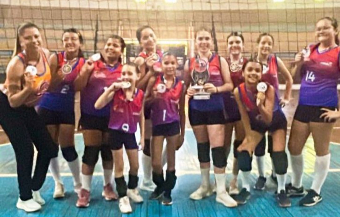 MEDALHA DE PRATA PARA A EQUIPE PRÉ-MIRIM FEMININA NO CAMPEONATO APV 2025