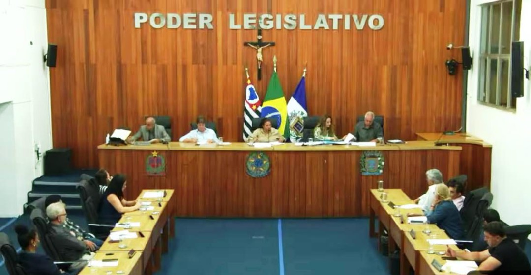 CÂMARA DE LEME EM ALERTA: PREFEITO QUER REVOGAR LEI QUE GARANTE VOZ AO POVO E ABRE CAMINHO PARA DECISÕES SEM CONSULTA POPULAR