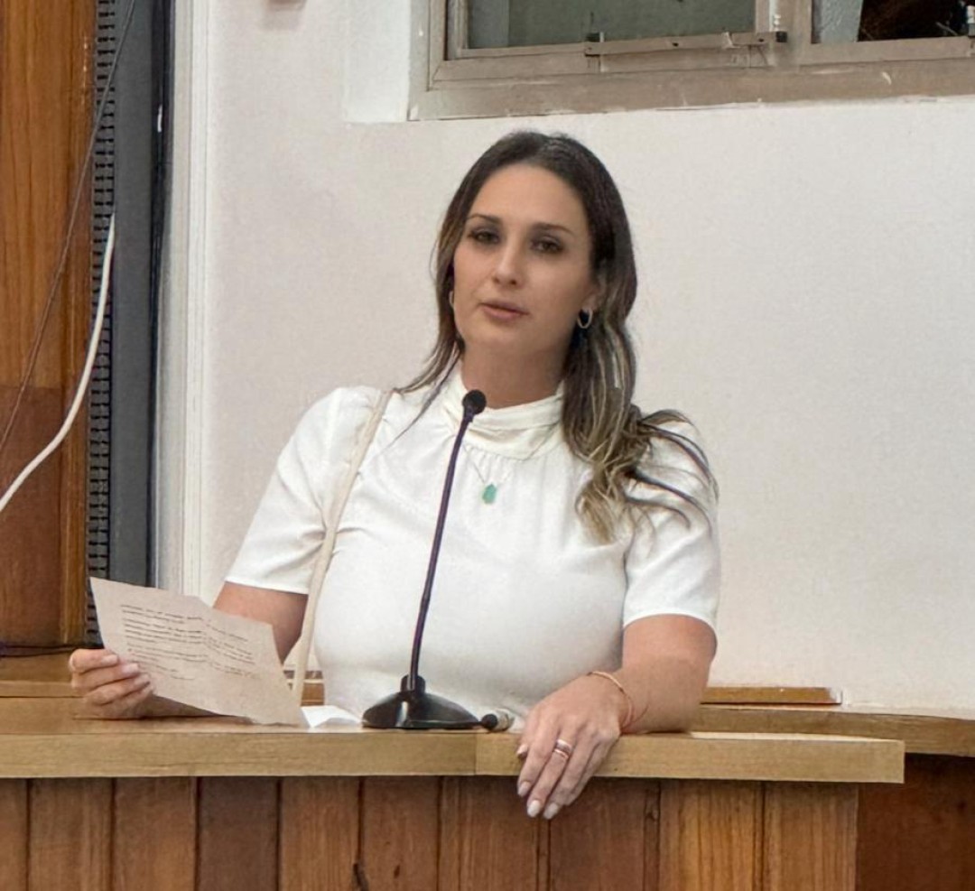 PROFESSORA NATALIA COELHO FAZ USO DA TRIBUNA NA CÂMARA DE VEREADORES