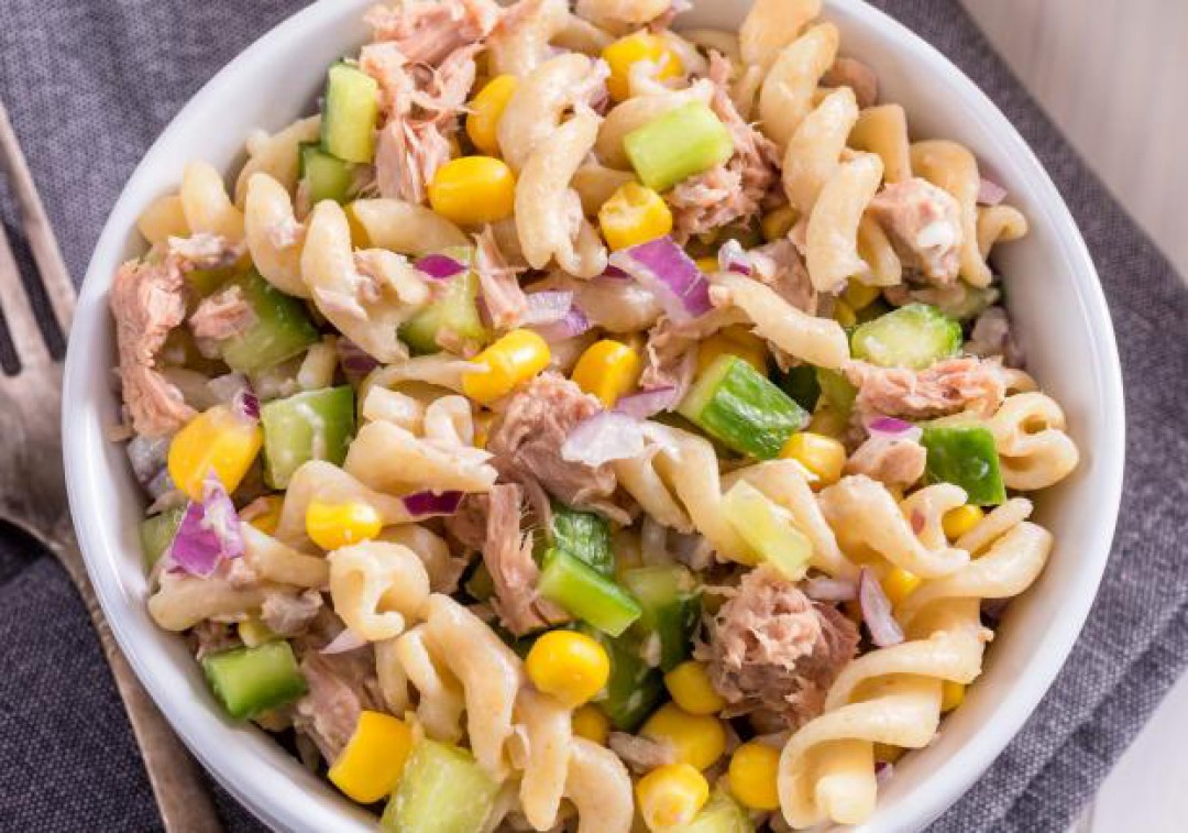 RECEITA DE SALADA DE MACARRÃO COM ATUM