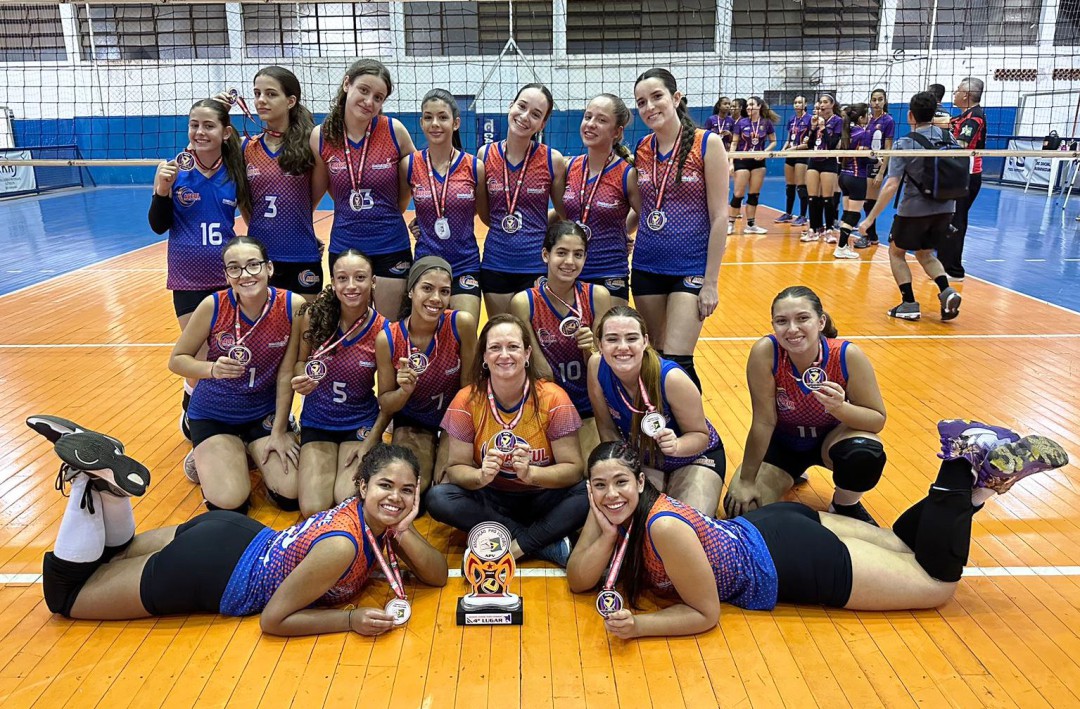 A ÚLTIMA DISPUTA DO ANO DAS EQUIPES DE VÔLEI DA ACEUL SEL LEME TROUXE A 4ª COLOCAÇÃO GERAL NO CAMPEONATO DA APV.