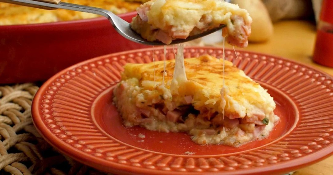 SUFLÊ DE BATATA COM PRESUNTO E QUEIJO