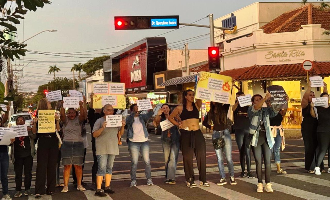 SERVIDORES PÚBLICOS MUNICIPAIS LOTARAM A CÂMARA DE LEME EM BUSCA DE VALORIZAÇÃO E REESTRUTURAÇÃO PROMETIDA POR CLAUDEMIR BORGES