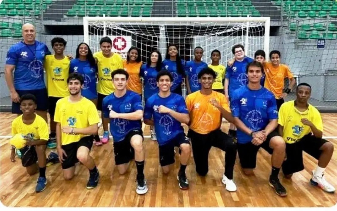 PROJETO HANDEBOL CRESCER LEME REALIZA JOGO DEMONSTRATIVO E MOVIMENTA A MODALIDADE NA CIDADE