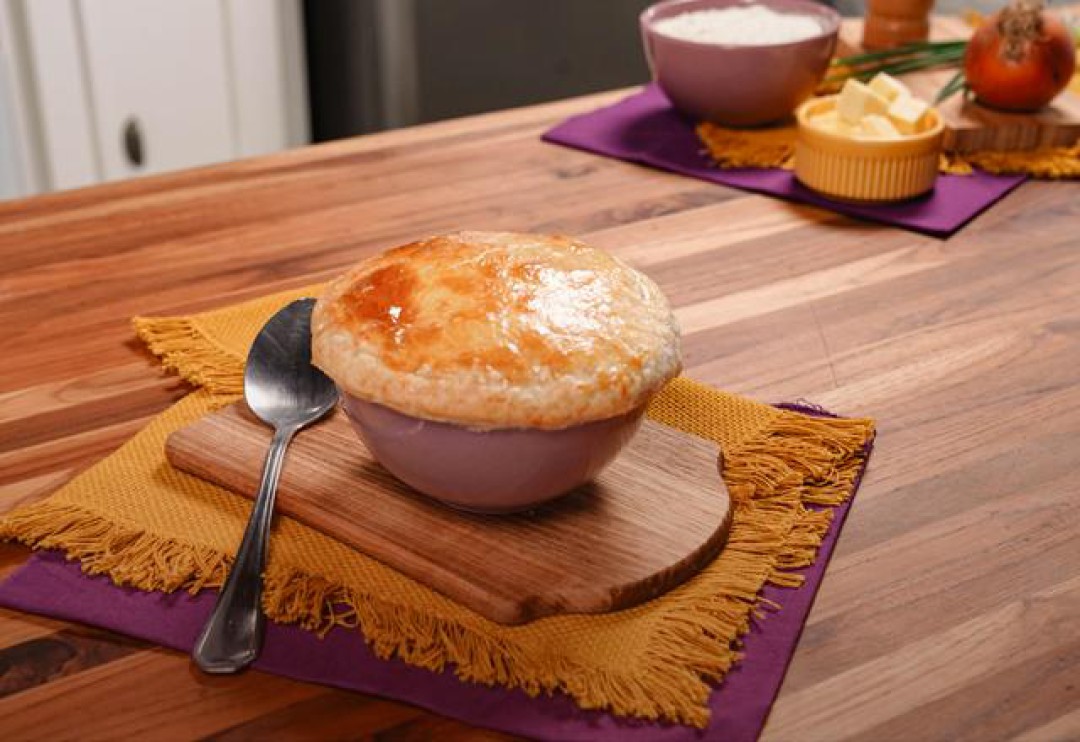 SOPA DE CEBOLA COM MASSA FOLHADA