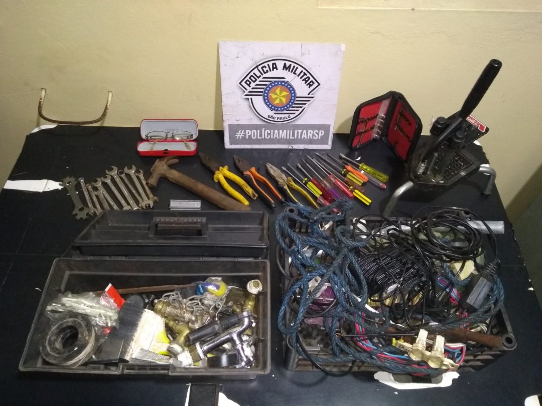 Flagrante de furto a residência