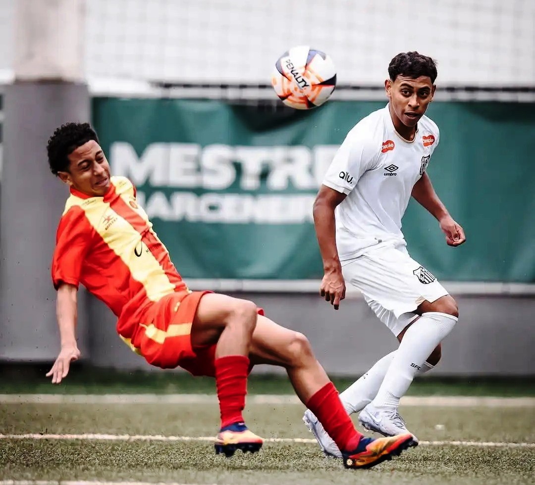 REVELADO PELO CIFA, LEMENSE É TITULAR DO SANTOS NA CAMPANHA PERFEITA DO PAULISTA SUB-15