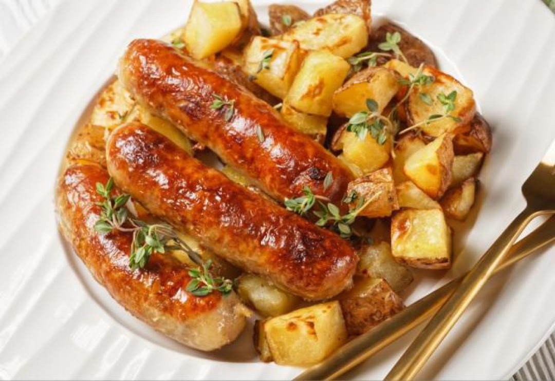 LINGUIÇA AO FORNO COM BATATAS
