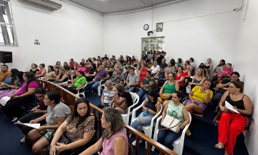 A UNIÃO FAZ A FORÇA: APÓS MUITA PRESSÃO E APOIO DA COMUNIDADE CÂMARA DE VEREADORES APROVA AUMENTO SALARIAL AOS PROFISSIONAIS DA EDUCAÇÃO