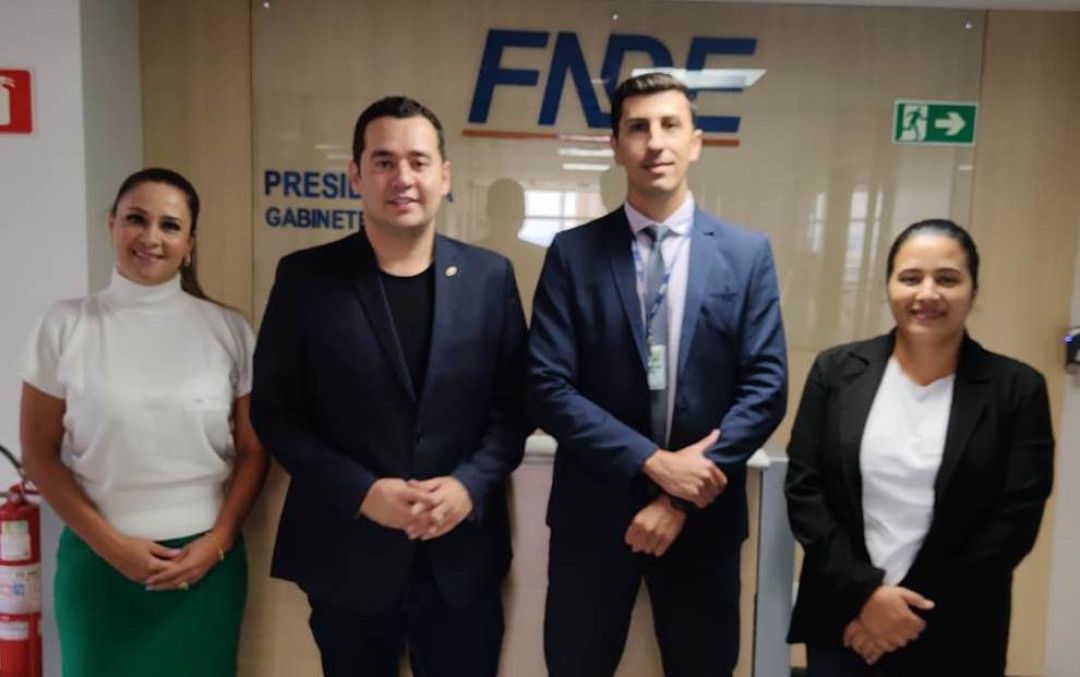 Vereadora Cintia Grossklauss esteve em Brasília em busca de diversas melhorias para Leme